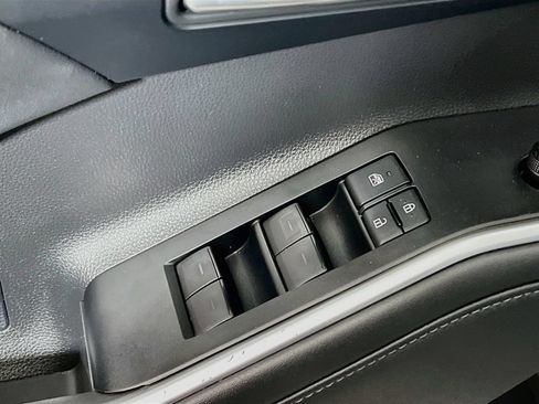 Used 2021 Toyota Highlander XSE AWD/4WD image 16