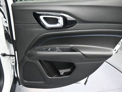 New 2026 Jeep Compass Latitude AWD/4WD image 23
