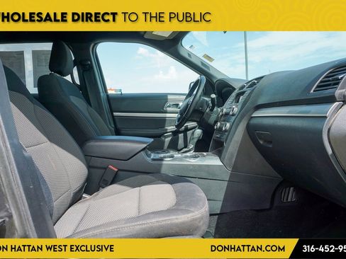 Used 2019 Ford Explorer XLT image 25