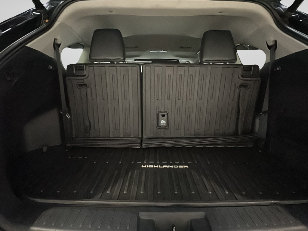 Used 2023 Toyota Highlander XLE AWD/4WD image 24