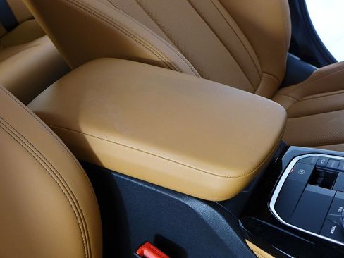 Used 2025 BMW X4 M40i w/ Premium Package image 16