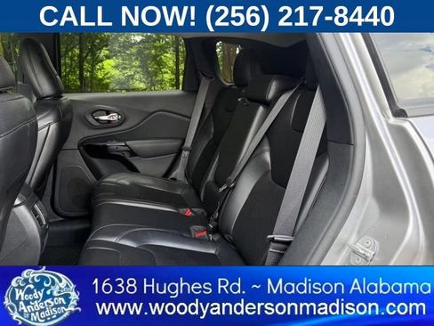 Used 2019 Jeep Cherokee Latitude Plus FWD image 10