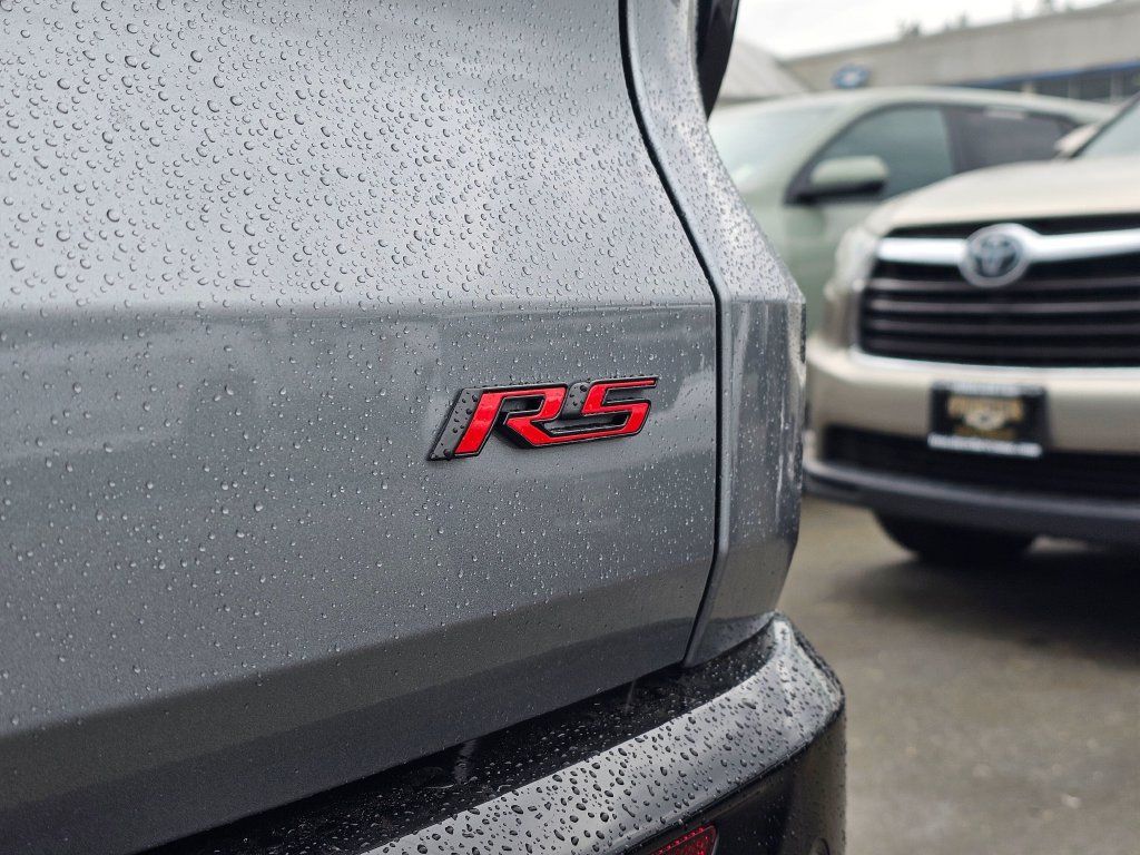 Used 2024 Chevrolet Traverse RS AWD/4WD image 16