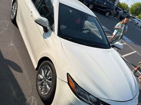 Used 2020 Toyota Camry LE FWD image 3