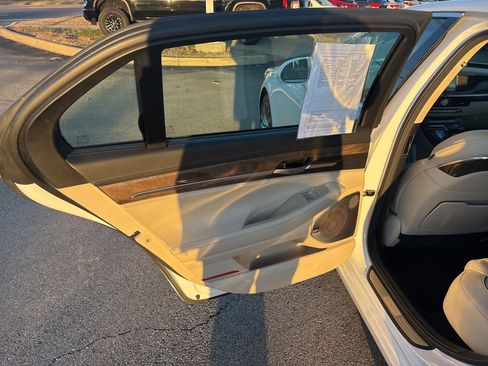 Used 2018 Genesis G90 3.3T Premium image 24