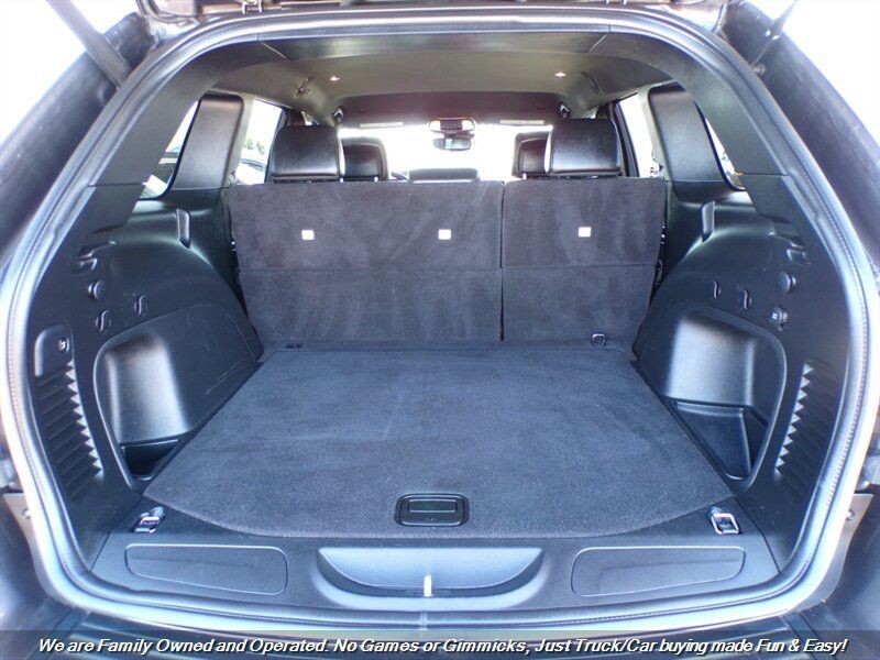 Used 2021 Jeep Grand Cherokee Laredo X AWD/4WD image 9