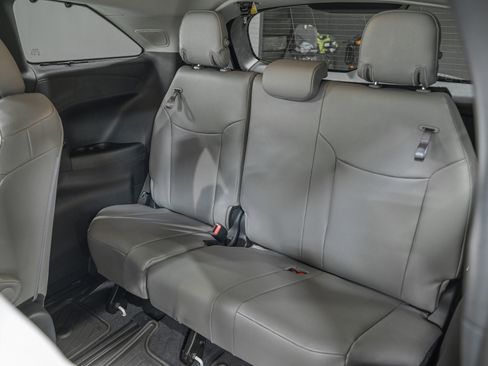 Used 2026 Toyota Sienna XLE image 27