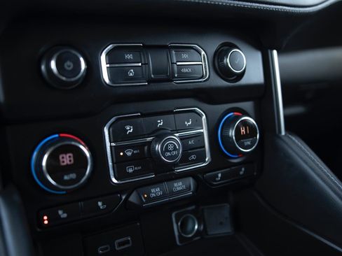 Used 2021 Chevrolet Tahoe Z71 w/ Z71 Off-Road Package image 10