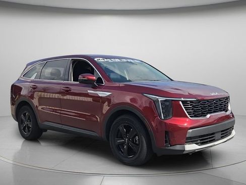 Used 2024 Kia Sorento LX FWD image 8