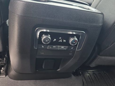 Used 2025 GMC Yukon XL Elevation w/ Technology Package AWD/4WD image 13