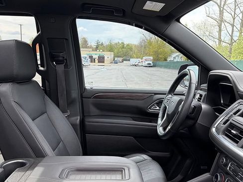 Used 2023 Chevrolet Tahoe Z71 w/ Luxury Package AWD/4WD image 2
