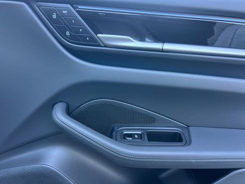Certified 2025 Porsche Macan Electric RWD image 20