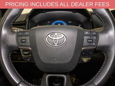 Used 2025 Toyota Camry SE FWD image 17