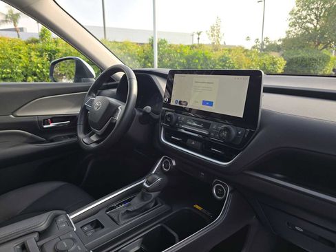 Certified 2025 Toyota Grand Highlander FWD image 10