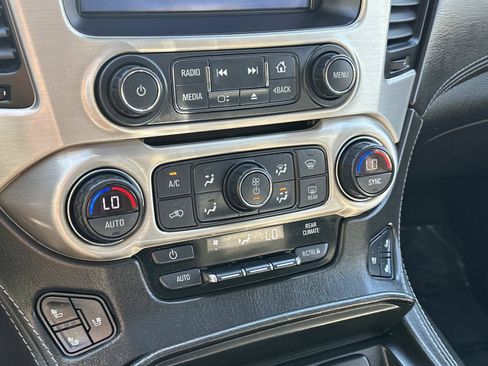 Used 2020 GMC Yukon Denali w/ Denali Premium Package AWD/4WD image 12