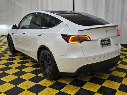 Used 2022 Tesla Model Y Performance image 5
