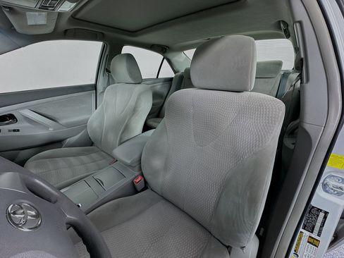 Used 2011 Toyota Camry LE w/ LE Extra-Value Pkg image 18