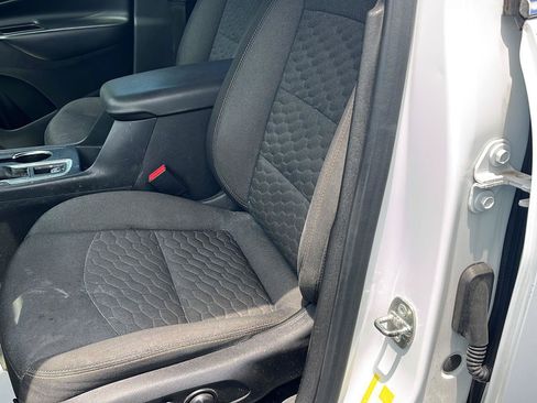 Used 2018 Chevrolet Equinox LT AWD/4WD image 17