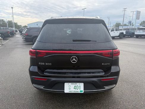 Used 2023 Mercedes-Benz EQB 300 4MATIC image 4
