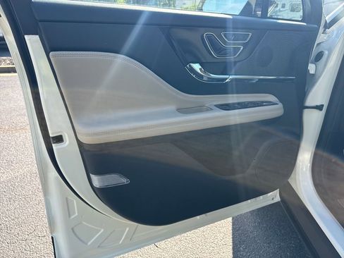 New 2026 Lincoln Corsair Premiere image 10