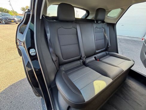 Used 2025 Chevrolet Trax LT w/ LT Convenience Package FWD image 38
