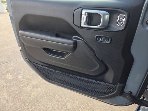 Used 2026 Jeep Gladiator Mojave AWD/4WD image 25