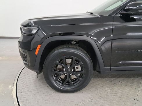 Used 2024 Jeep Grand Cherokee L Altitude image 20