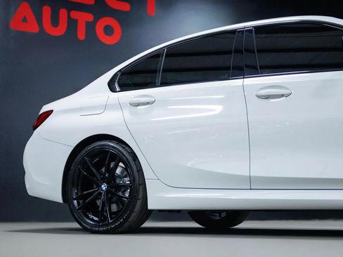 Used 2020 BMW 330i Sedan w/ M Sport Package image 11