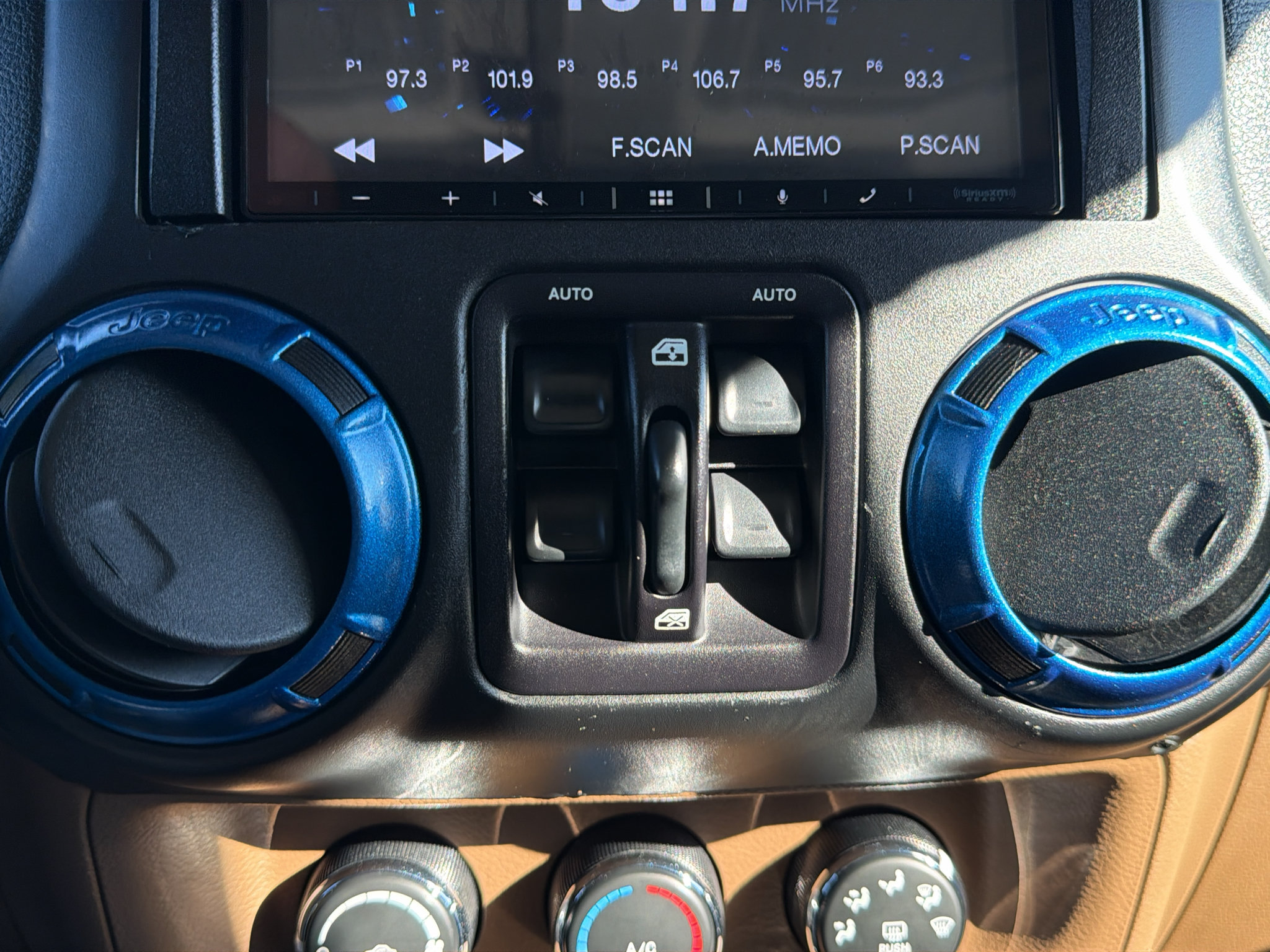 Used 2016 Jeep Wrangler Unlimited Sahara AWD/4WD image 26