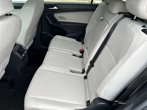 Used 2019 Volkswagen Tiguan SE w/ Panoramic Sunroof Package AWD/4WD image 13