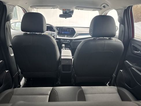 Certified 2025 Chevrolet Trax LT w/ LT Convenience Package image 21