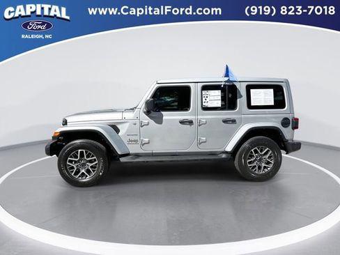 Used 2024 Jeep Wrangler Unlimited Sahara w/ Technology Group AWD/4WD image 5