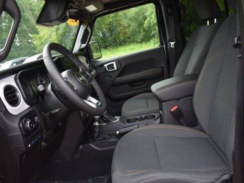 Used 2025 Jeep Wrangler Sahara 4xe AWD/4WD image 28