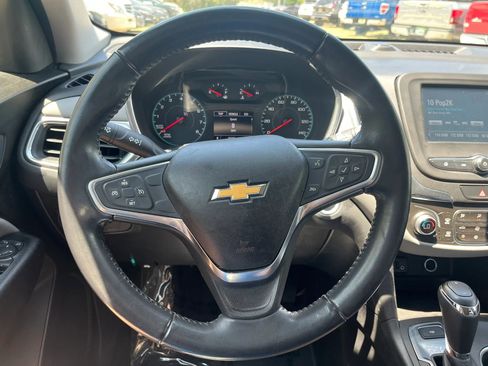Used 2018 Chevrolet Equinox LT FWD image 16