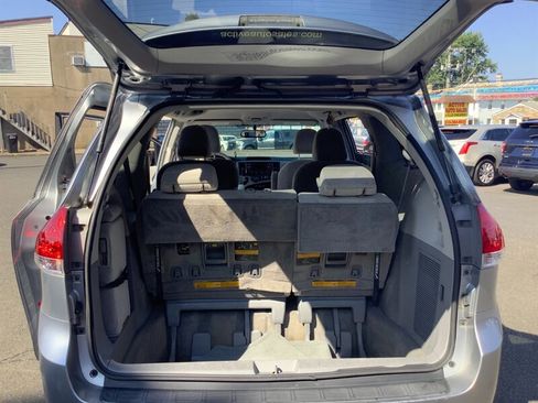Used 2012 Toyota Sienna LE w/ Towing Pkg FWD image 15