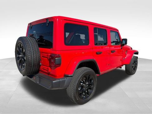 Used 2025 Jeep Wrangler Unlimited Sahara w/ Safety Group AWD/4WD image 14