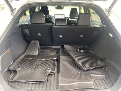 Used 2023 Toyota Venza Limited image 17