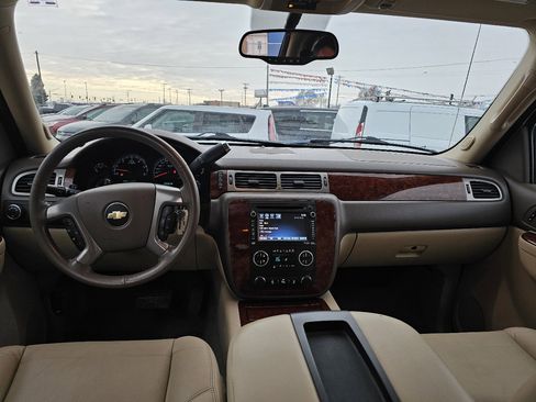 Used 2013 Chevrolet Avalanche LTZ image 3