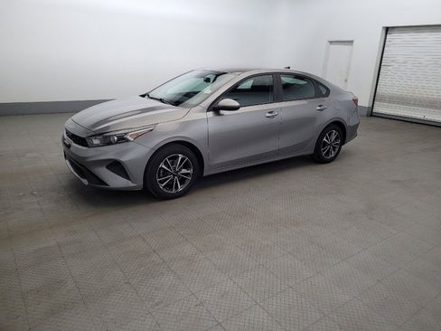 Used 2023 Kia Forte LXS w/ LXS Technology Package FWD image 2