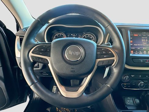 Used 2016 Jeep Cherokee 75th Anniversary image 11