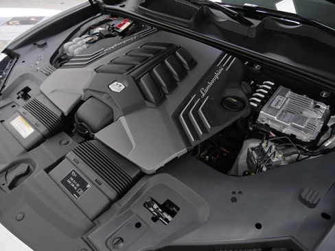 Used 2023 Lamborghini Urus S AWD/4WD image 45