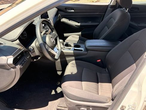 Used 2025 Nissan Altima 2.5 SV FWD image 9