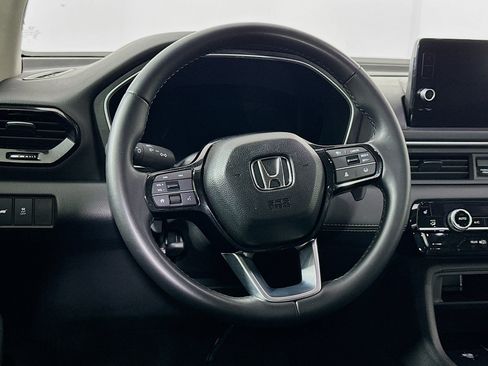 Used 2025 Honda Pilot Touring image 18