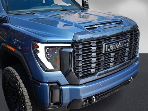 Used 2024 GMC Sierra 2500 Denali Ultimate image 10