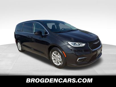 Used 2023 Chrysler Pacifica Touring-L