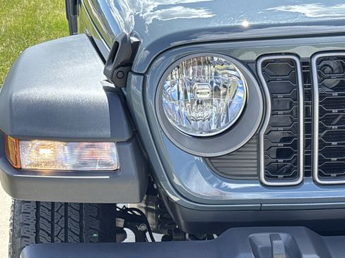 Used 2026 Jeep Gladiator Sport image 11