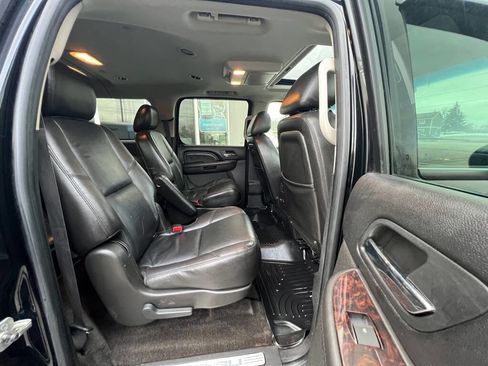 Used 2011 GMC Yukon XL Denali image 17