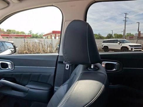 Used 2023 Kia Sorento SX AWD/4WD image 17