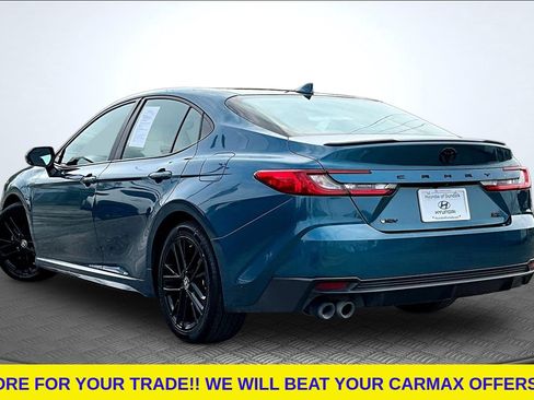 Used 2025 Toyota Camry SE FWD image 3