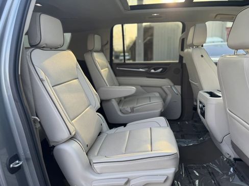 Used 2023 GMC Yukon XL Denali AWD/4WD image 27